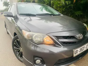 Toyota Corolla S 4dr Sedan (1.8L 4cyl 4A) 2013 Gray
