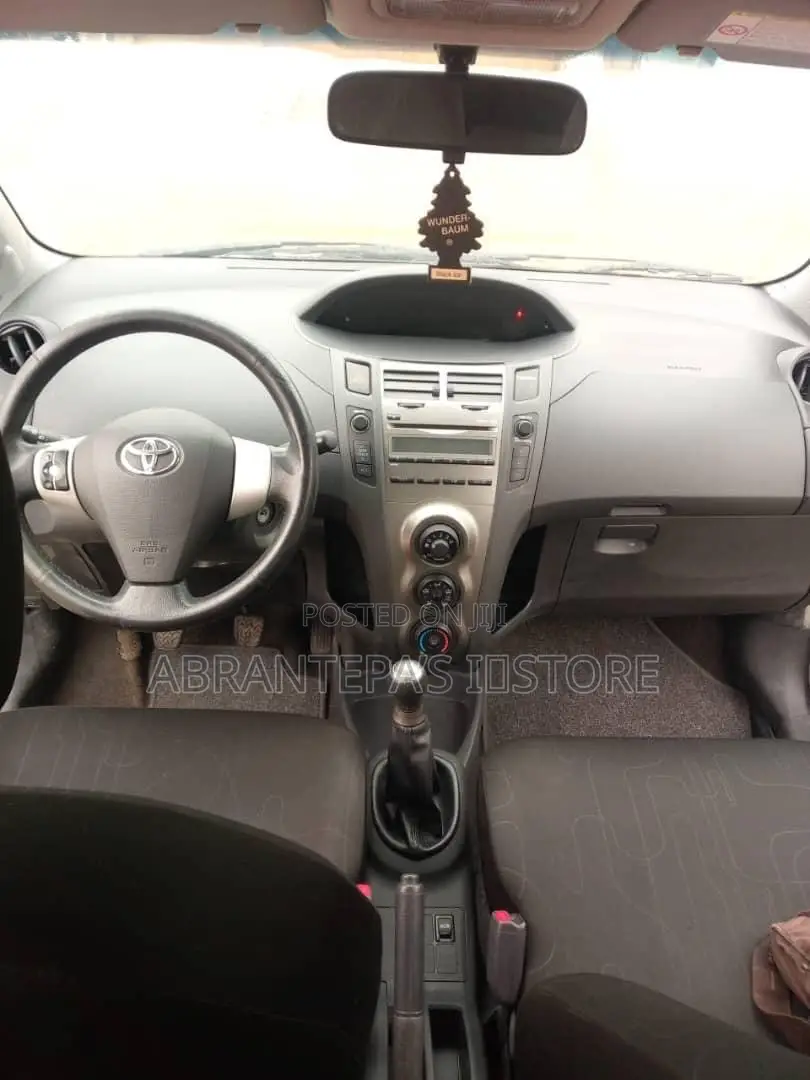 Toyota Yaris 2010 Gray