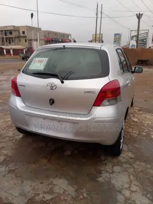 Toyota Yaris 2010 Gray