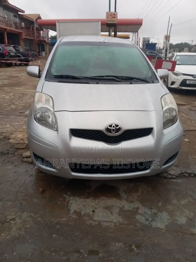 Toyota Yaris 2010 Gray