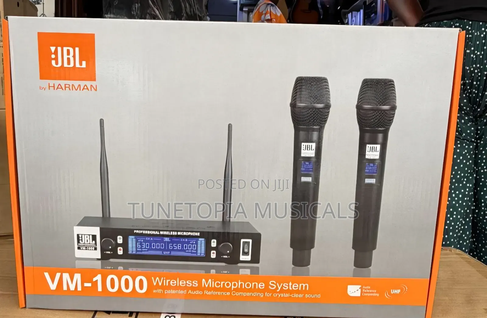 JBL Vm1000 Professional Dual Wireless Microphone System.