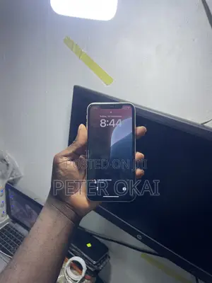 Apple iPhone XR 64 GB White