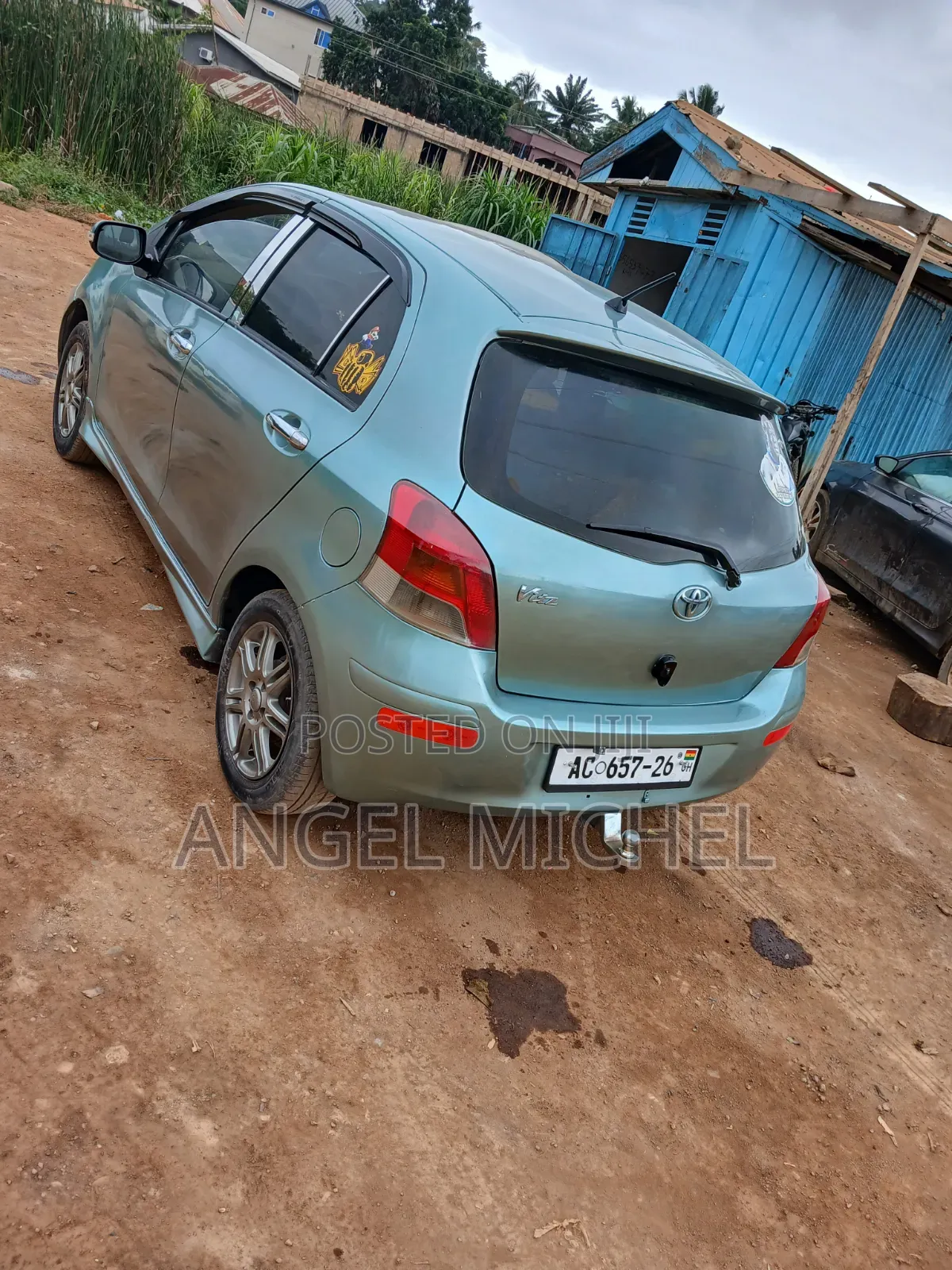 Toyota Vitz 1.0 FWD 5dr 2010 Green