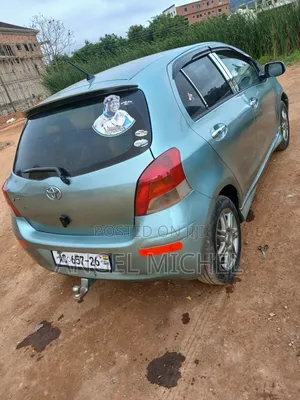 Toyota Vitz 1.0 FWD 5dr 2010 Green