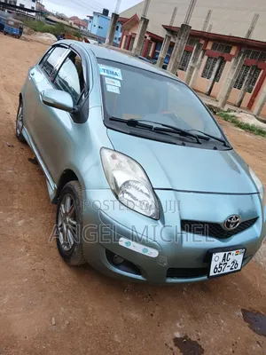 Toyota Vitz 1.0 FWD 5dr 2010 Green