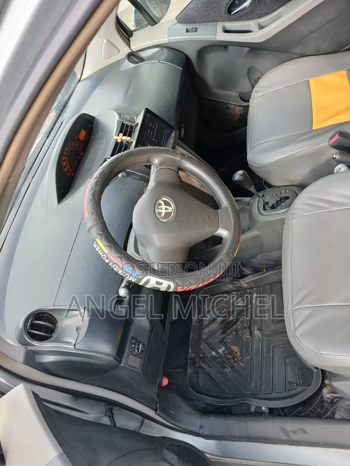 Toyota Vitz 1.0 FWD 5dr 2010 Green