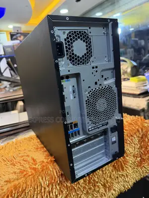 Desktop Computer HP Z2 G4 Tower 32GB Intel Core i7 SSD 512GB