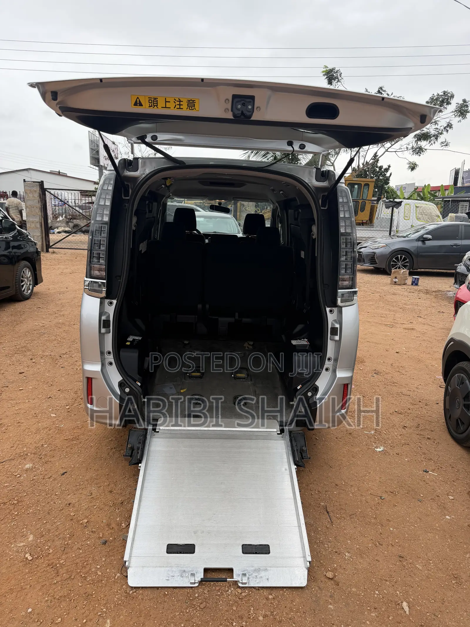 Toyota Voxy ZS 2WD 8-Seater 2014 Silver