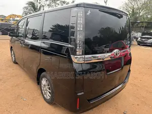Toyota Voxy ZS 2WD 8-Seater 2014 Black