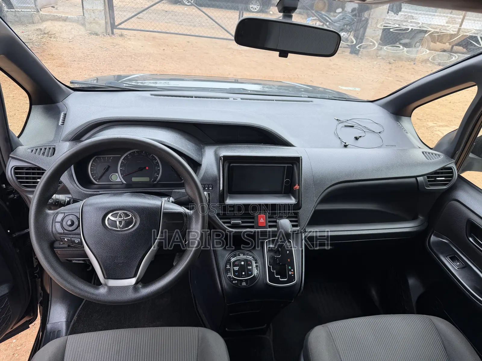 Toyota Voxy ZS 2WD 8-Seater 2014 Black