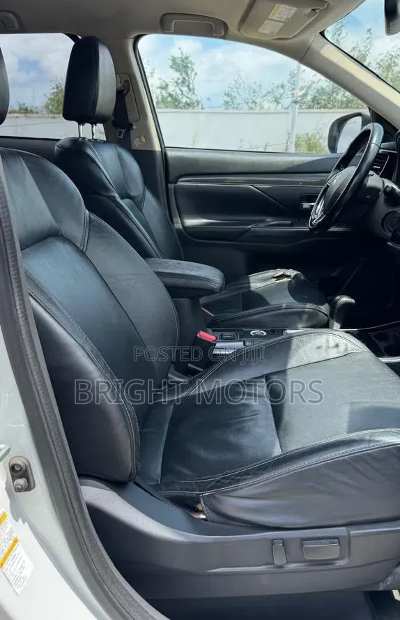 Mitsubishi Outlander SE FWD 2018 White