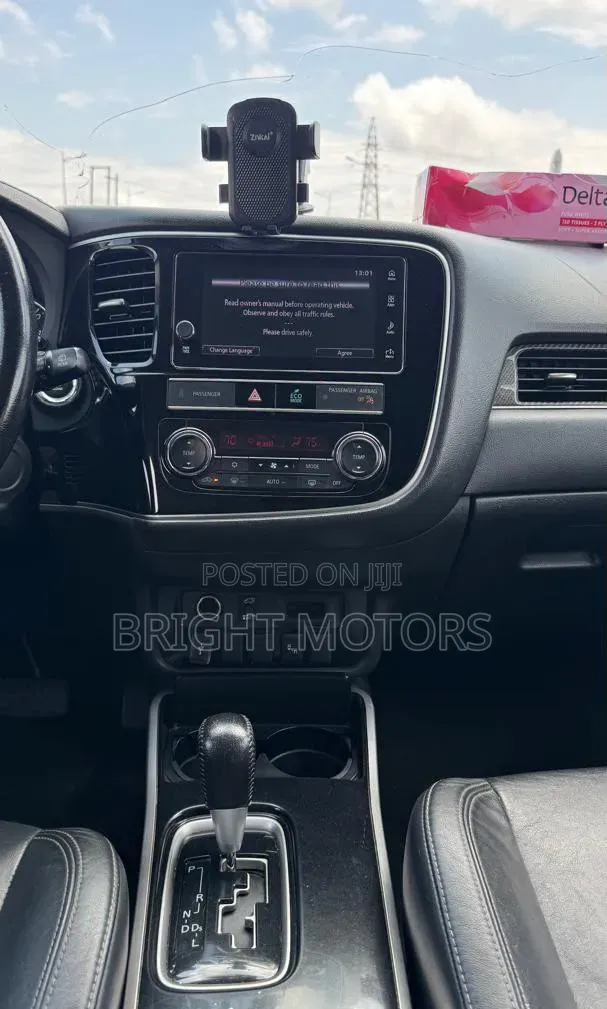 Mitsubishi Outlander SE FWD 2018 White