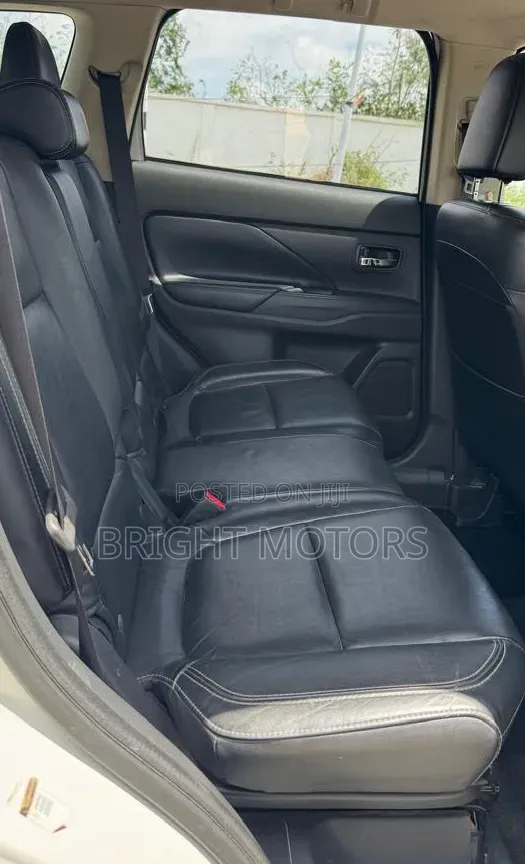 Mitsubishi Outlander SE FWD 2018 White