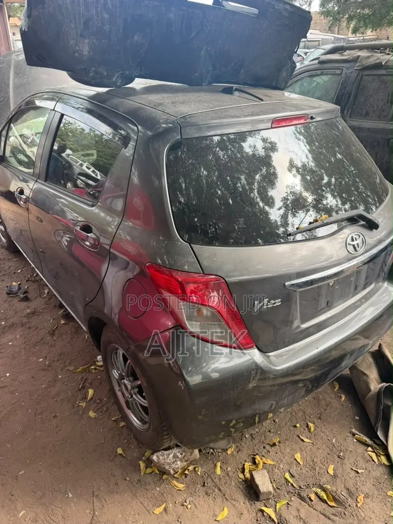 Toyota Vitz 2012 Gray