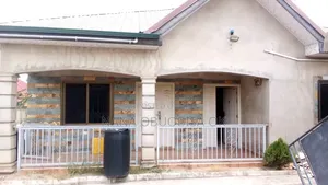 7bdrm House in Amasaman Asalaja, Manhean for sale