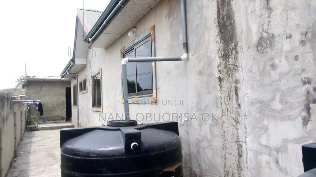 7bdrm House in Amasaman Asalaja, Manhean for sale