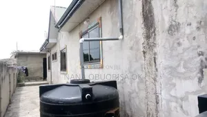 7bdrm House in Amasaman Asalaja, Manhean for sale