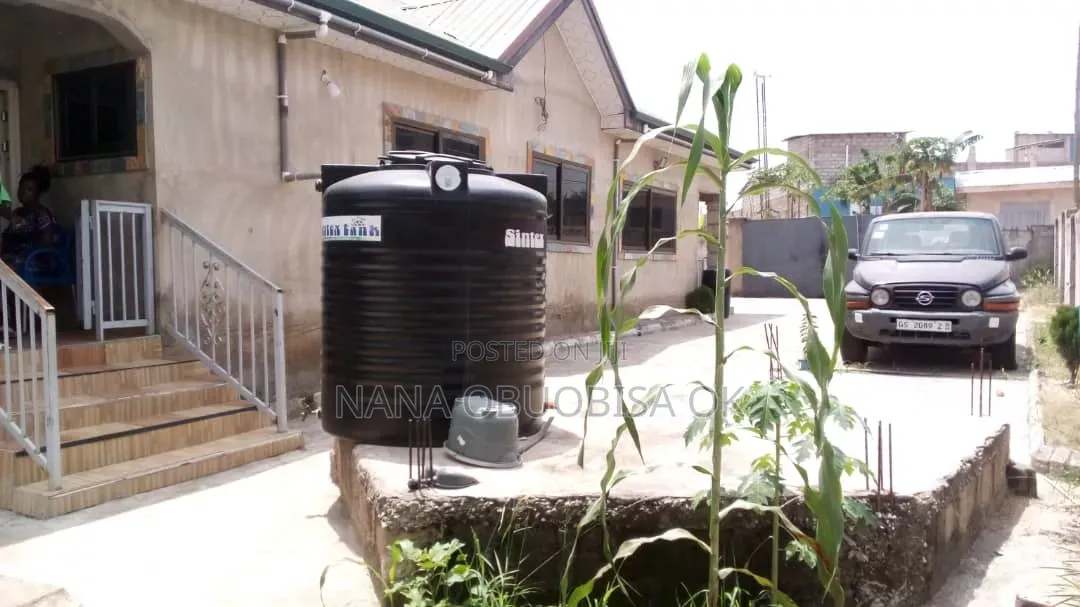 7bdrm House in Amasaman Asalaja, Manhean for sale