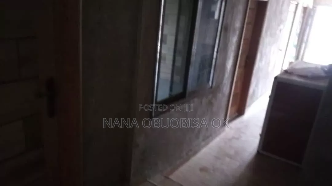 7bdrm House in Amasaman Asalaja, Manhean for sale