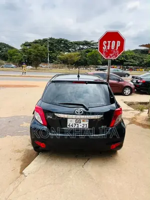Toyota Vitz 1.3 FWD 5dr 2012 Black