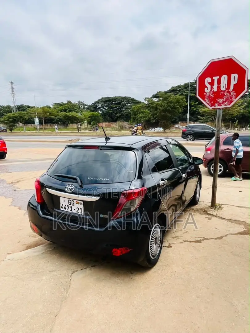 Toyota Vitz 1.3 FWD 5dr 2012 Black