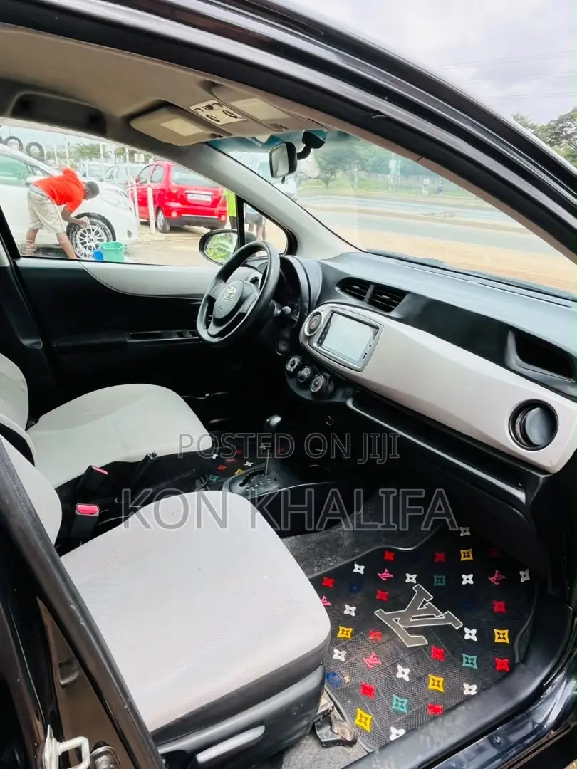 Toyota Vitz 1.3 FWD 5dr 2012 Black