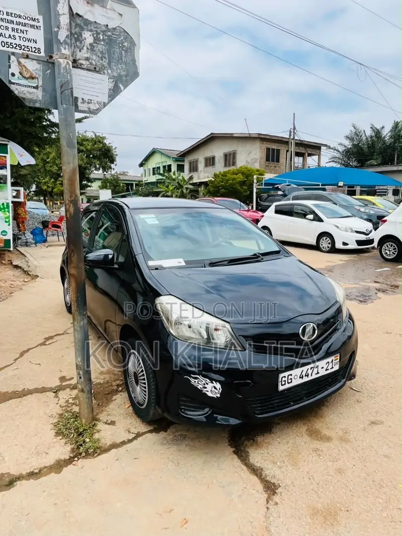 Toyota Vitz 1.3 FWD 5dr 2012 Black