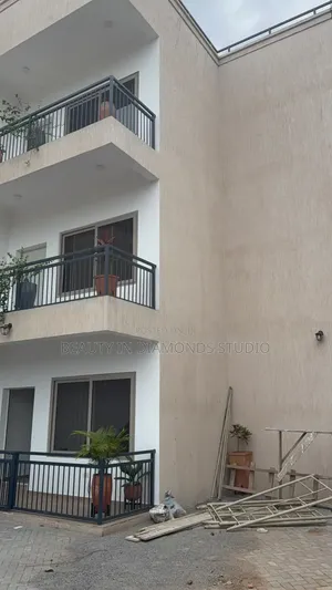 3bdrm Apartment in Trade Fair, Labadi for rent