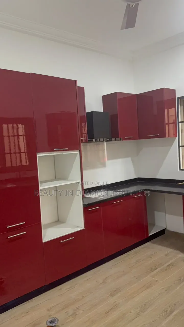 3bdrm Apartment in Trade Fair, Labadi for rent