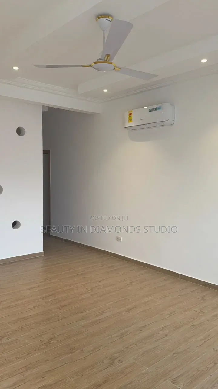 3bdrm Apartment in Trade Fair, Labadi for rent