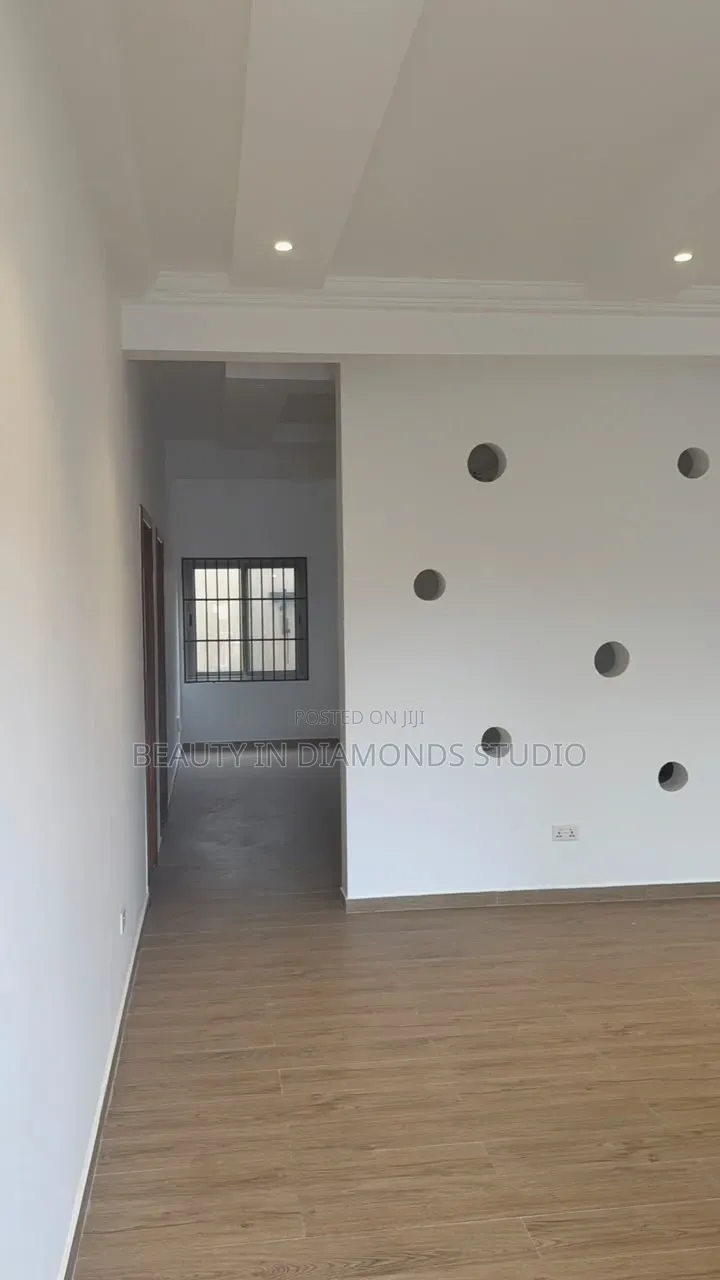 3bdrm Apartment in Trade Fair, Labadi for rent
