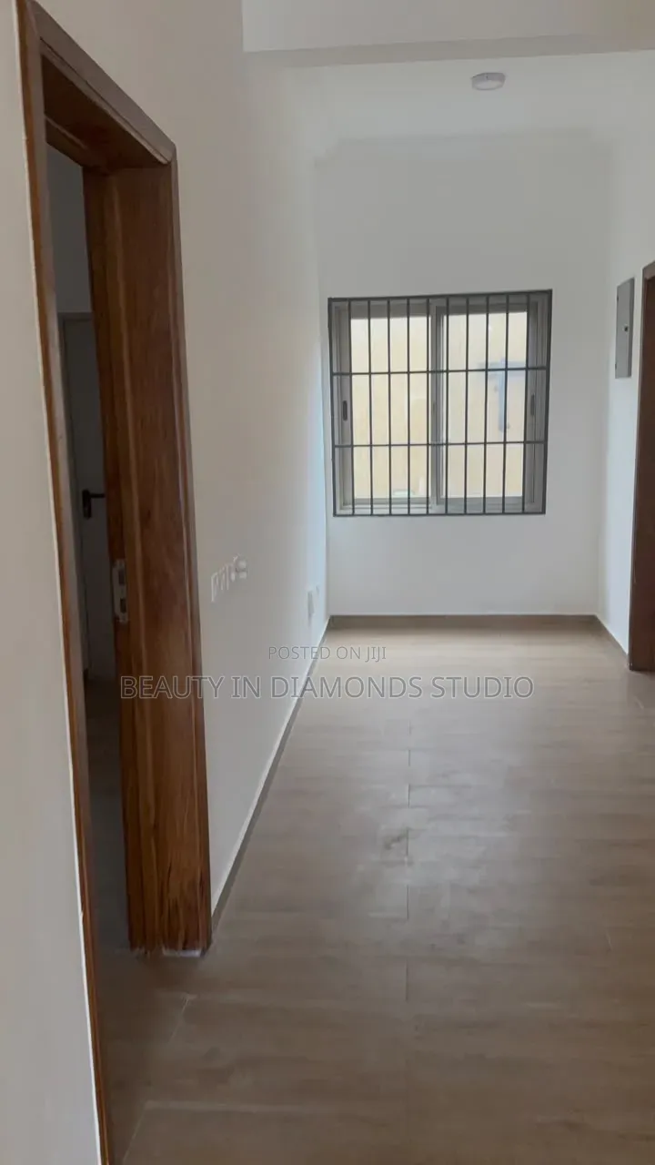 3bdrm Apartment in Trade Fair, Labadi for rent