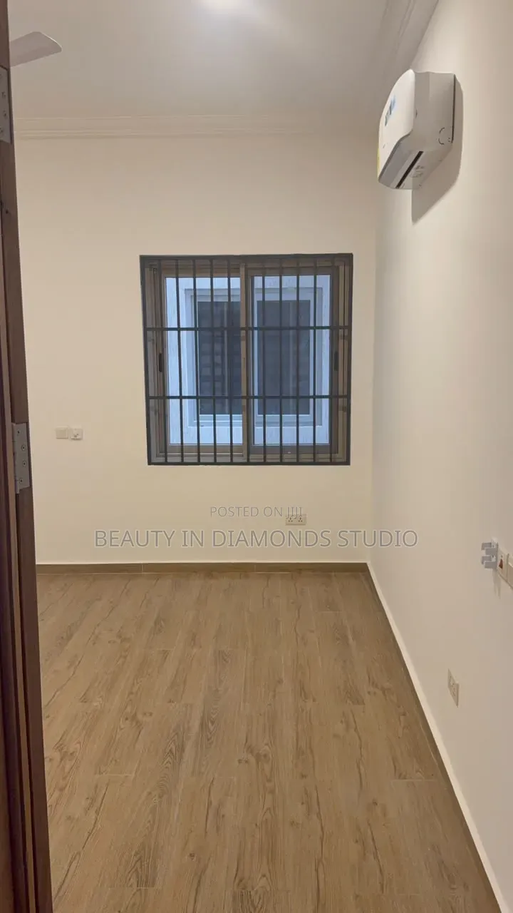 3bdrm Apartment in Trade Fair, Labadi for rent