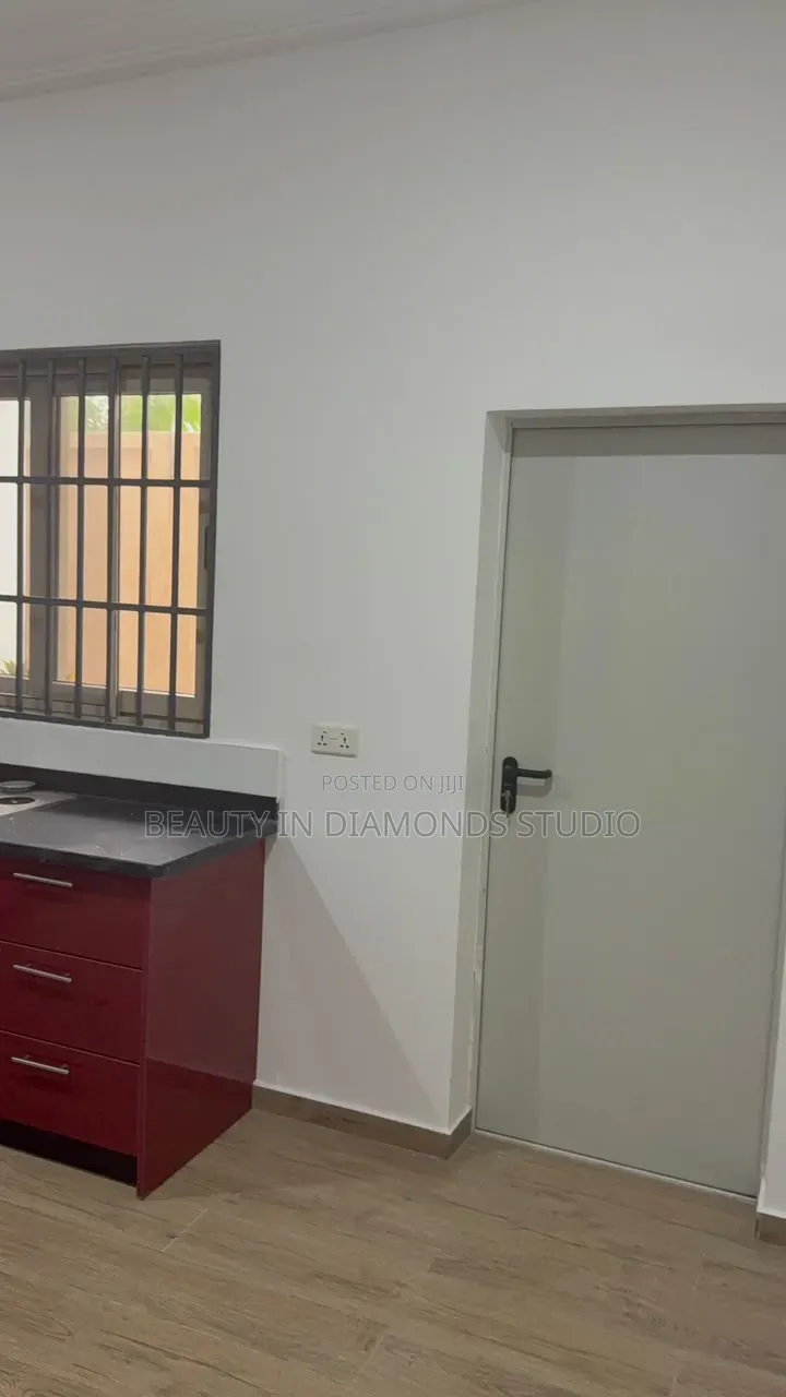 3bdrm Apartment in Trade Fair, Labadi for rent