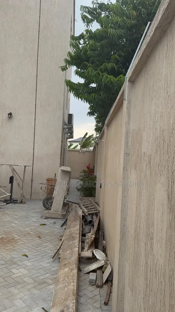 3bdrm Apartment in Trade Fair, Labadi for rent