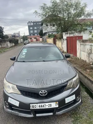 Toyota Camry SE 4dr Sedan (2.5L 4cyl 6A) 2014 Gray