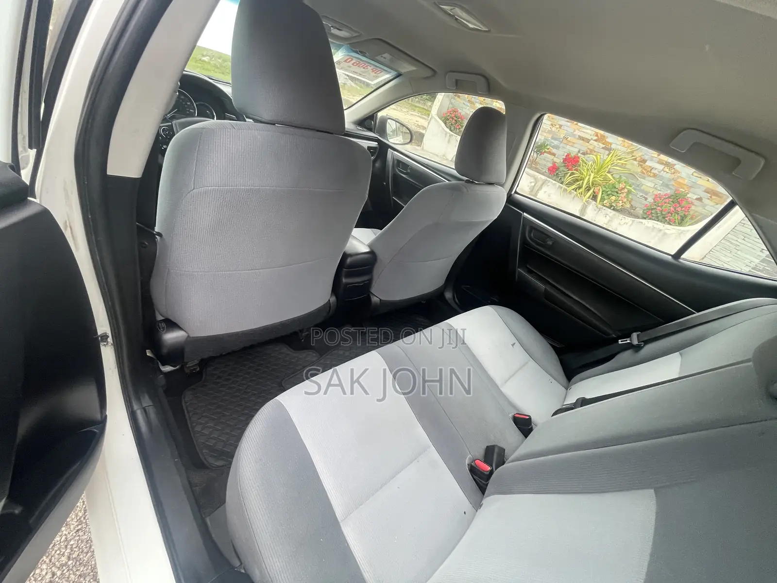 Toyota Corolla LE Eco 4dr Sedan (1.8L 4cyl CVT) 2016 White