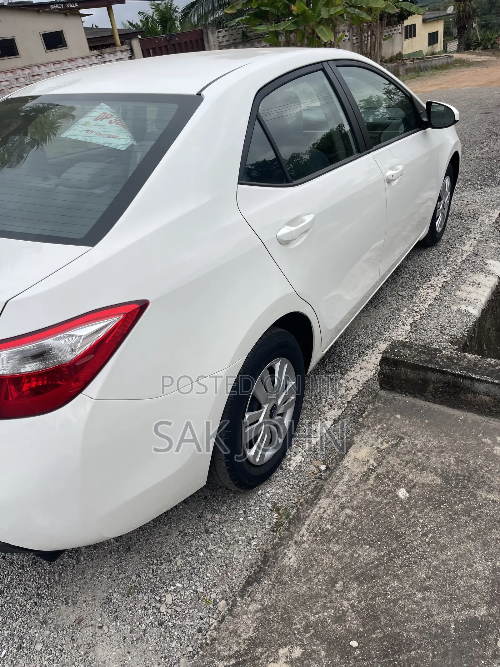 Toyota Corolla LE Eco 4dr Sedan (1.8L 4cyl CVT) 2016 White