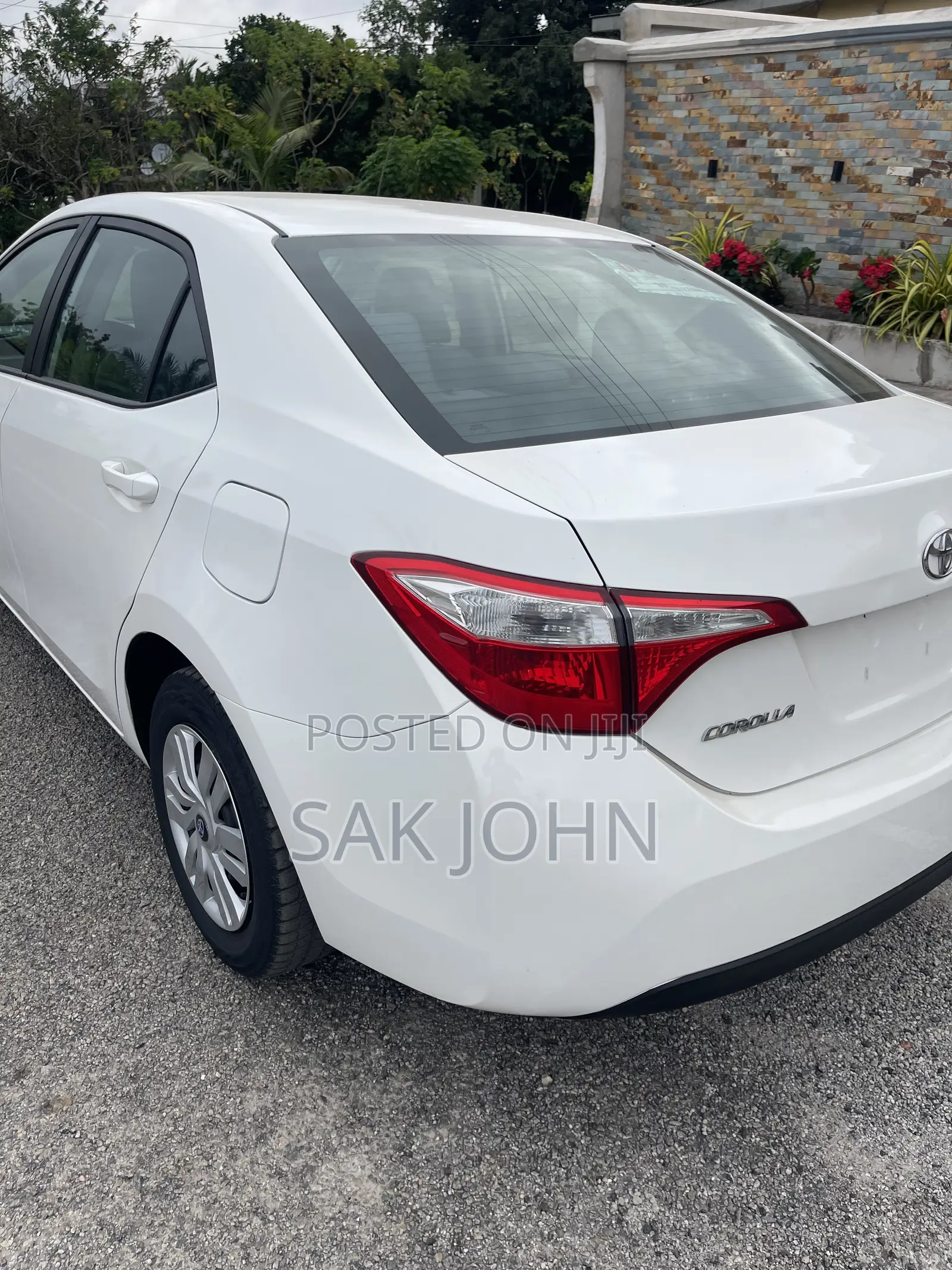 Toyota Corolla LE Eco 4dr Sedan (1.8L 4cyl CVT) 2016 White