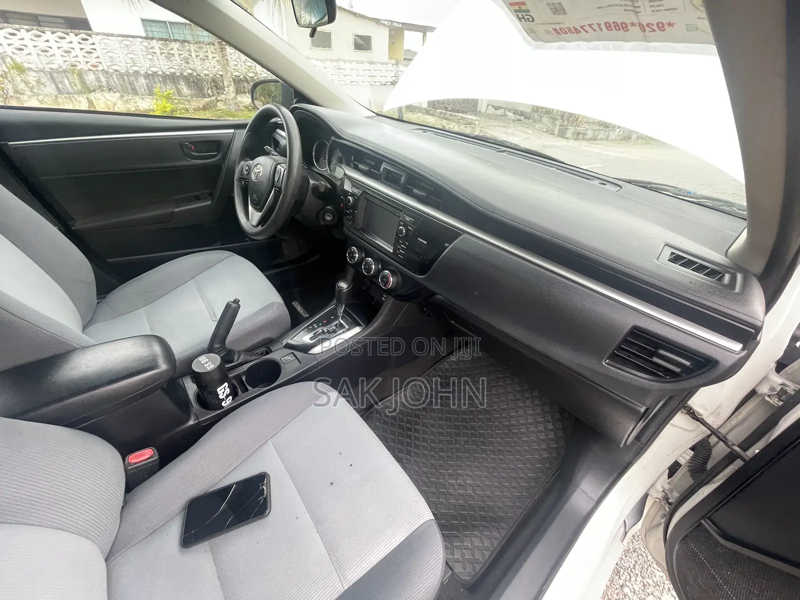 Toyota Corolla LE Eco 4dr Sedan (1.8L 4cyl CVT) 2016 White