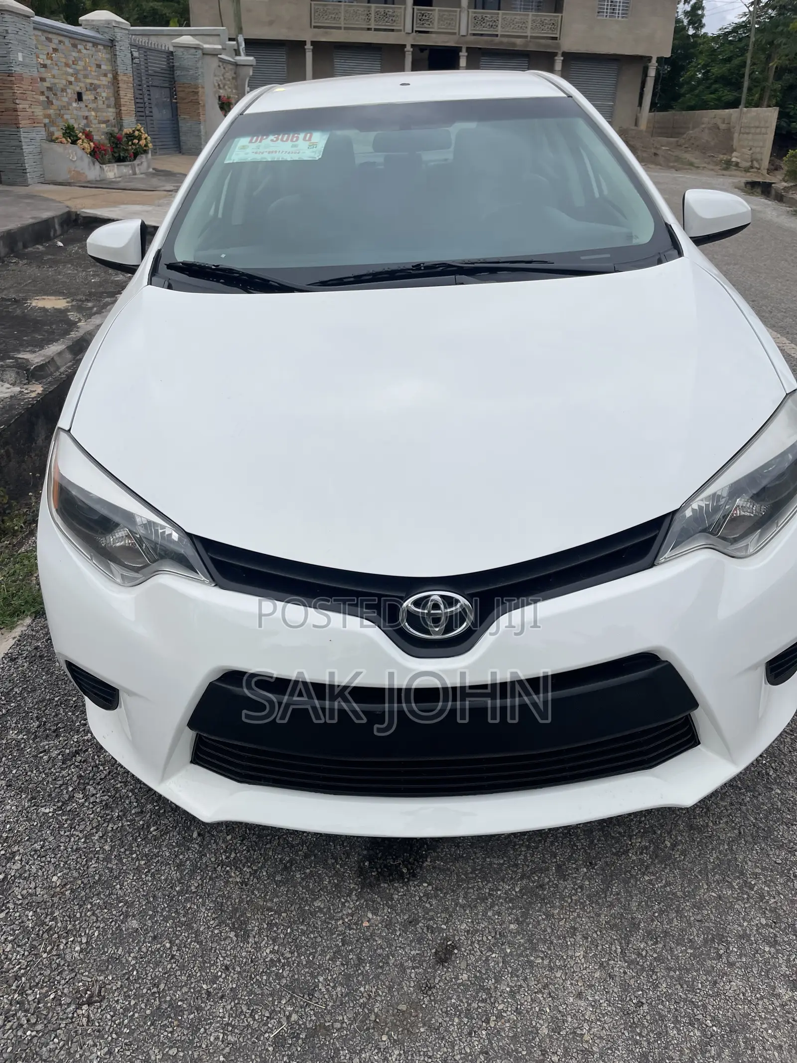 Toyota Corolla LE Eco 4dr Sedan (1.8L 4cyl CVT) 2016 White
