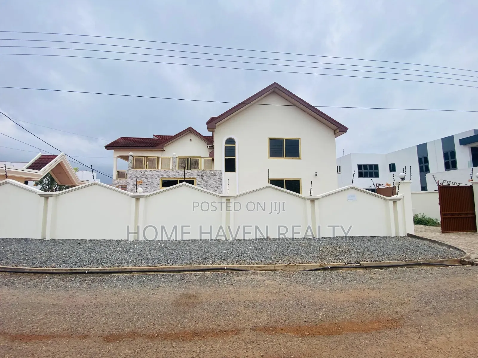 8bdrm House in East Legon, Police Station for rent