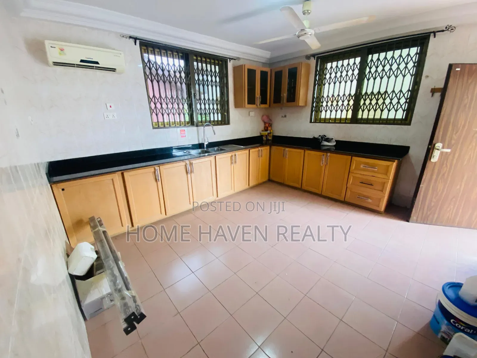 8bdrm House in East Legon, Police Station for rent