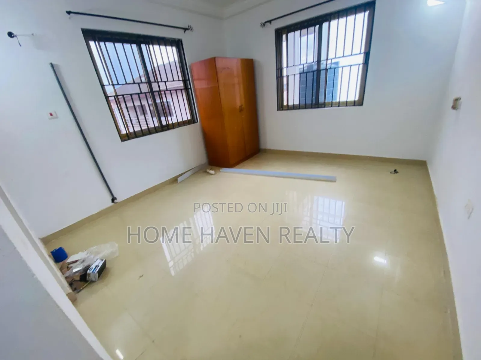 8bdrm House in East Legon, Police Station for rent