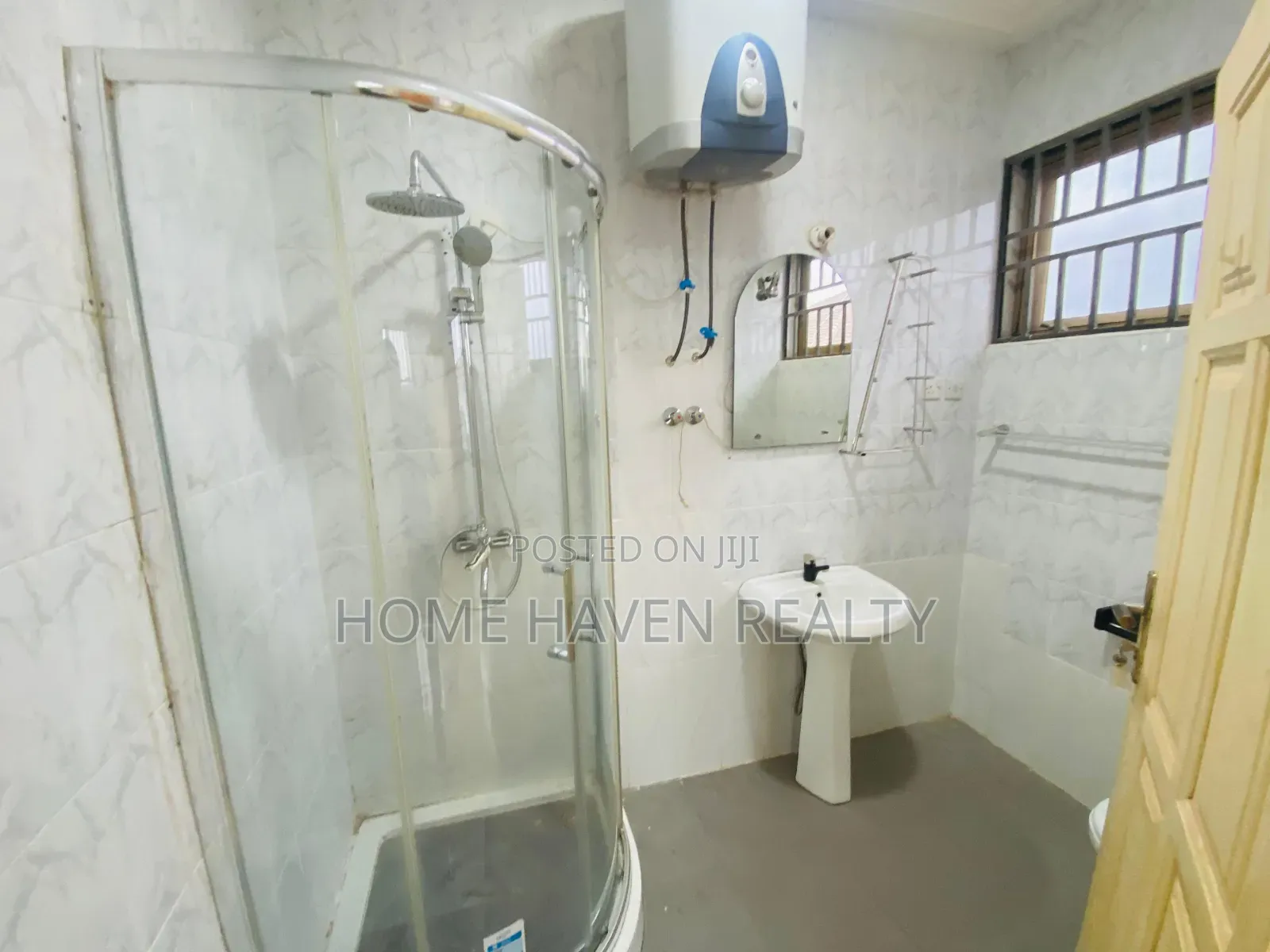 8bdrm House in East Legon, Police Station for rent