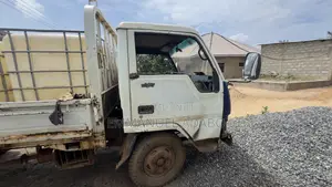 Hyundai Mighty 2000 White