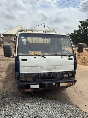 Hyundai Mighty 2000 White