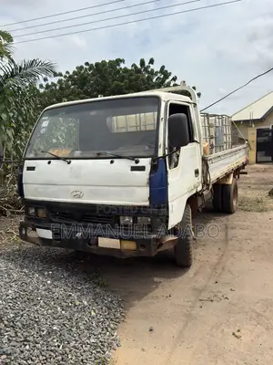 Hyundai Mighty 2000 White