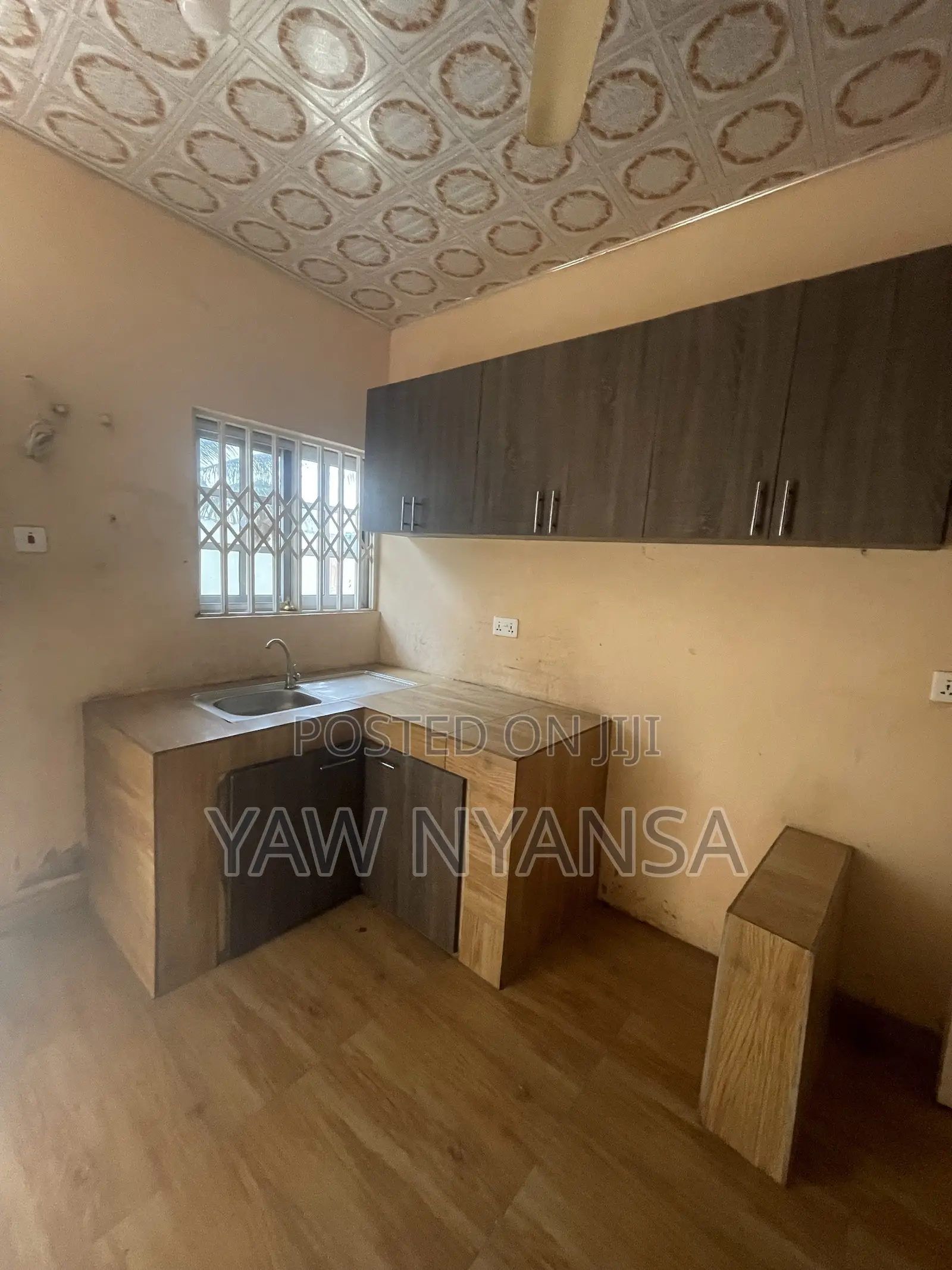 3bdrm Bungalow in Bn Estate, Old Ashomang for rent