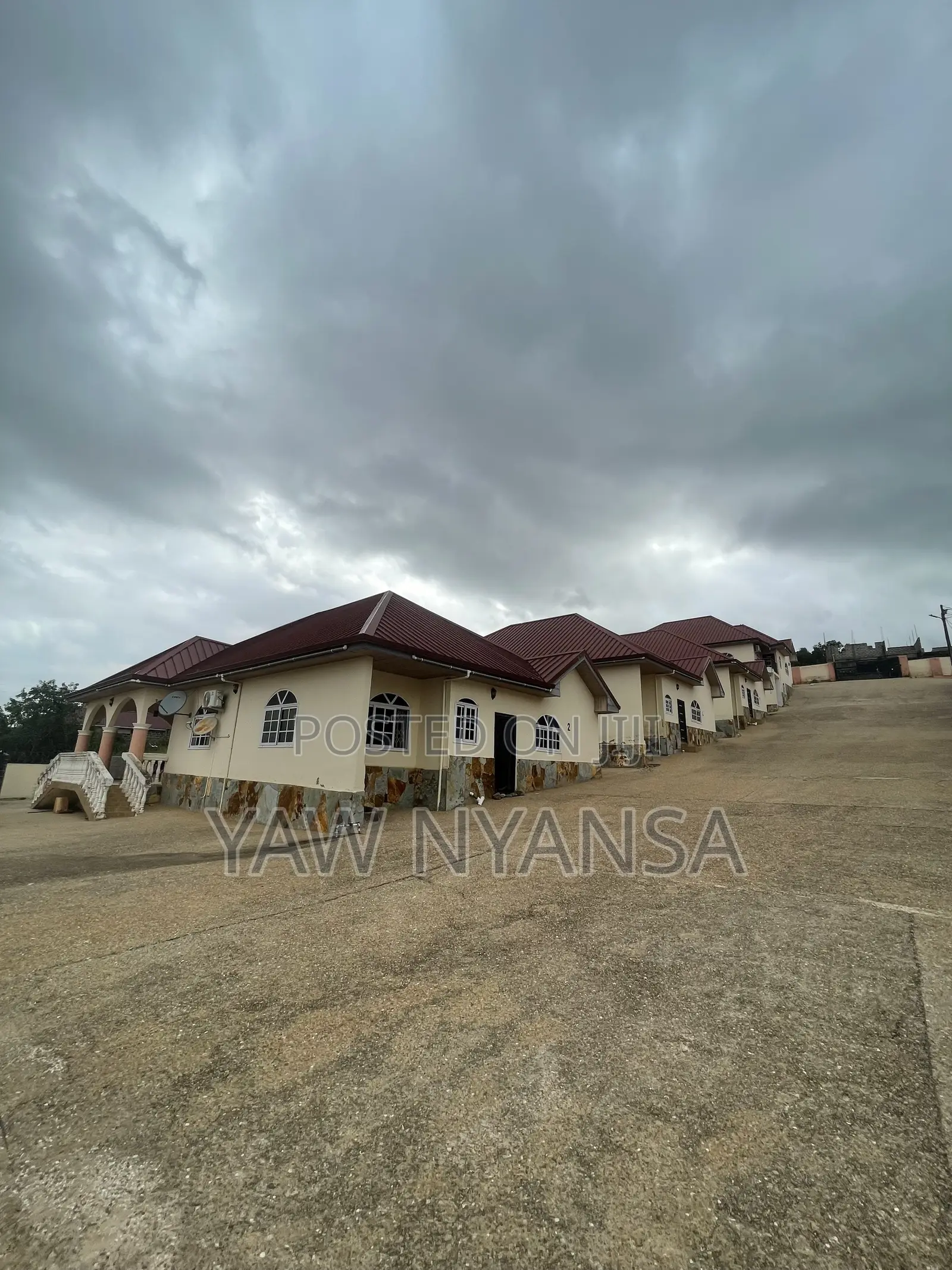 3bdrm Bungalow in Bn Estate, Old Ashomang for rent